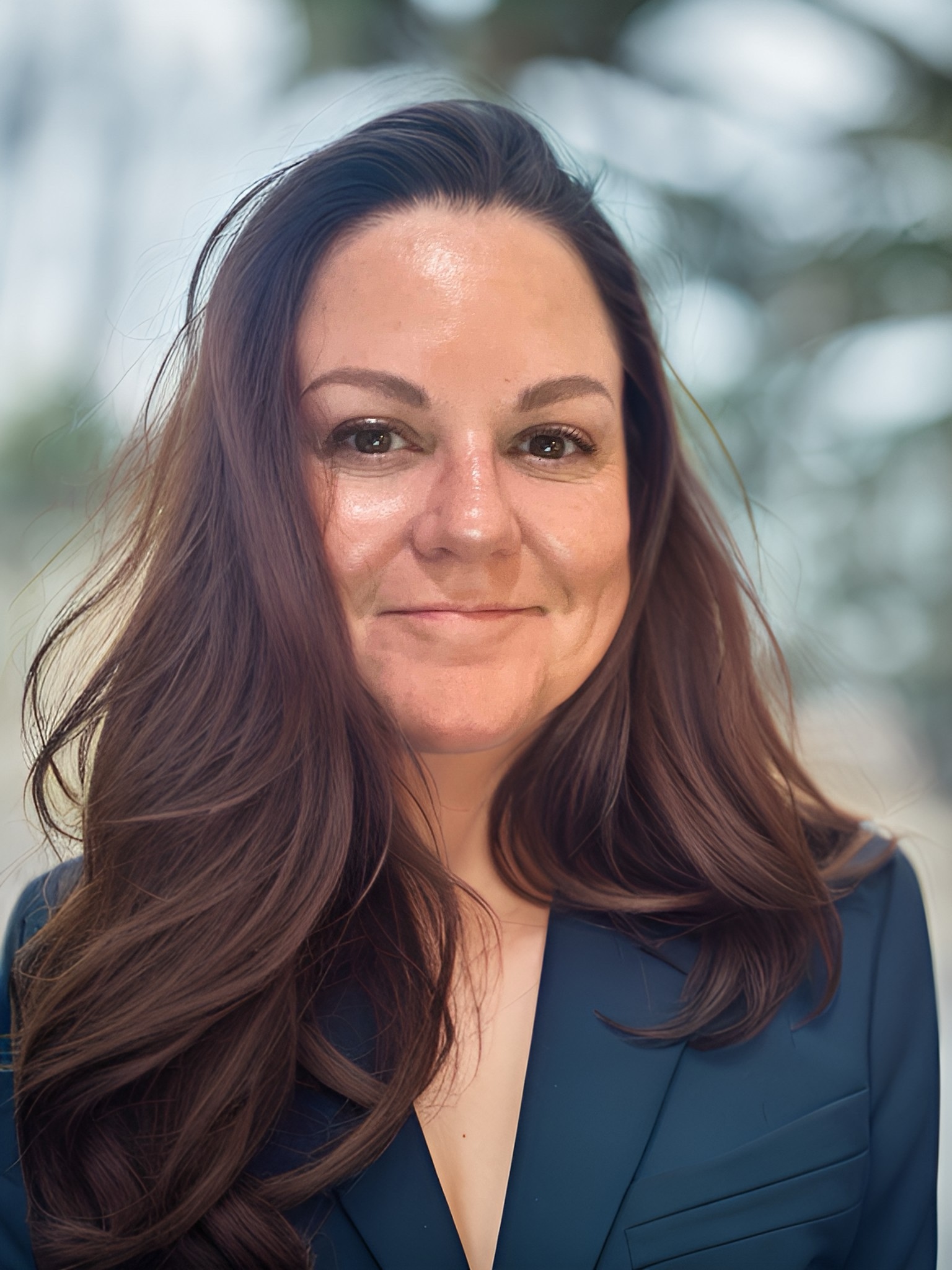 Kelly Lynch headshot